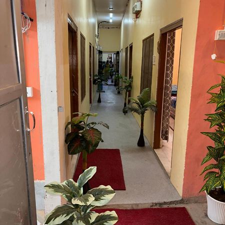 Shakuntala Guest House Ayodhya Екстер'єр фото